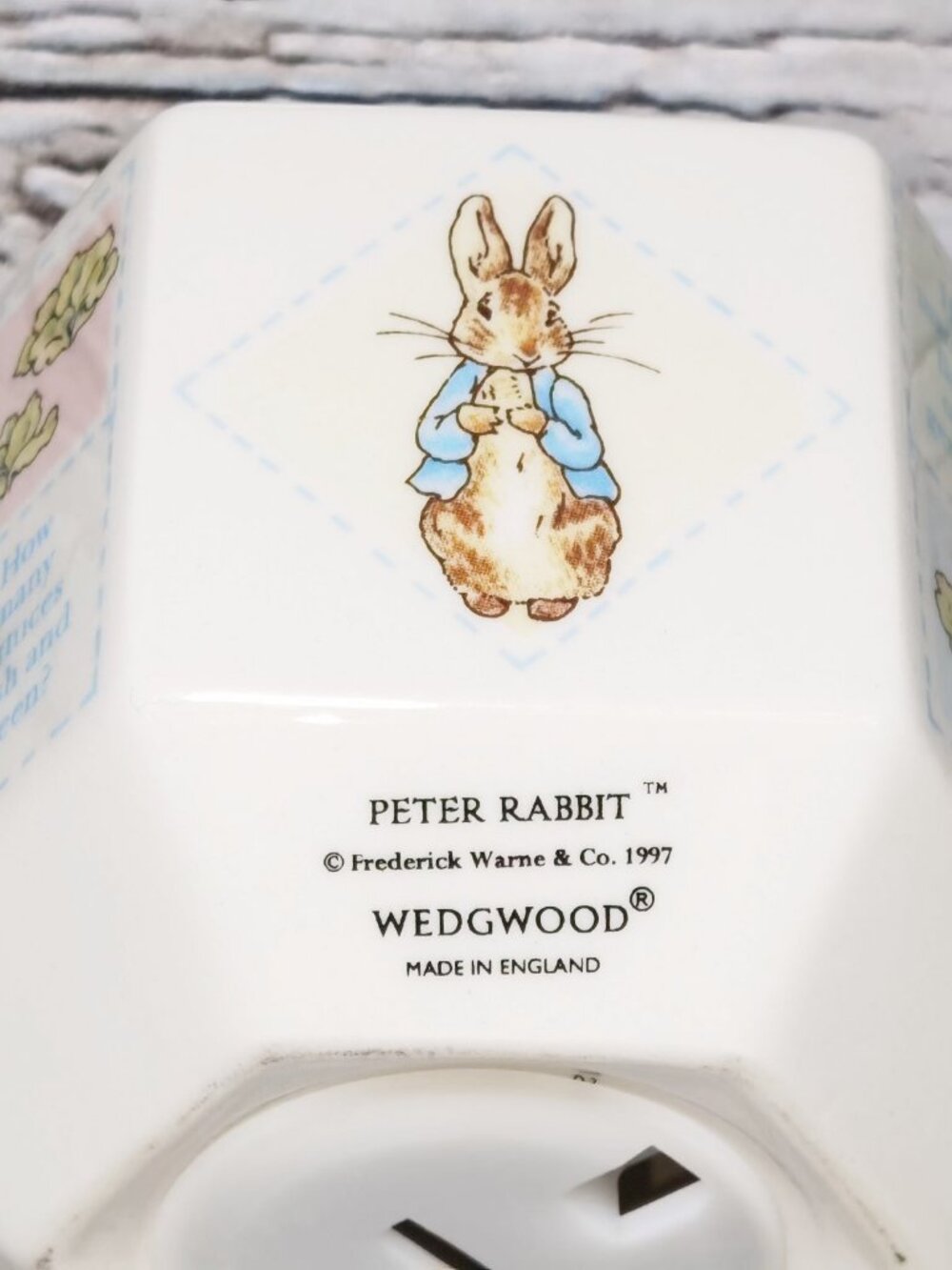 Wedgwood Peter Rabbit Hexagonal Ceramic Coin Bank Nursery Baby Shower Gift 1997 - Picture 8 of 8